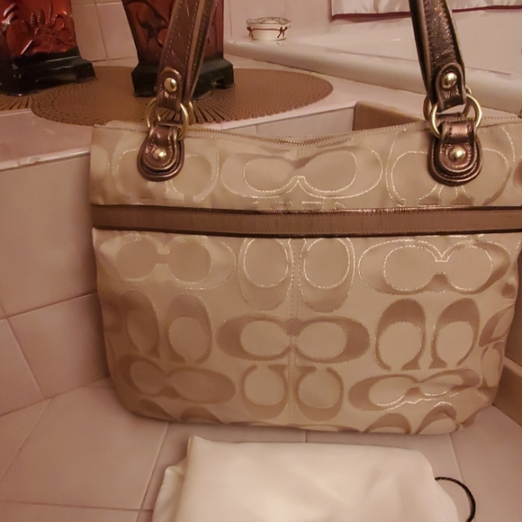 Coach Bag - Picture 4 of 8